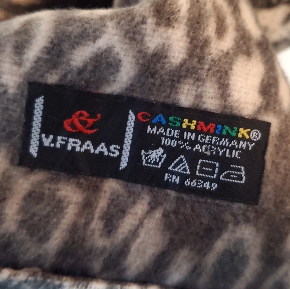 V. Fraas Cashmink Leopard Infinity Scarf - Picture 6 of 6